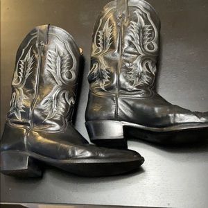 Tony Lama’s cowboy boots! Size 13 medium.